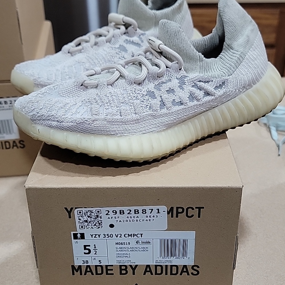 adidas Yeezy Boost 350 V2 - Light Grey / Cream